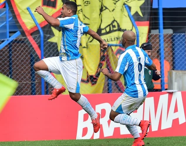 Renanzinho comemora único gol marcado com a camisa azurra
