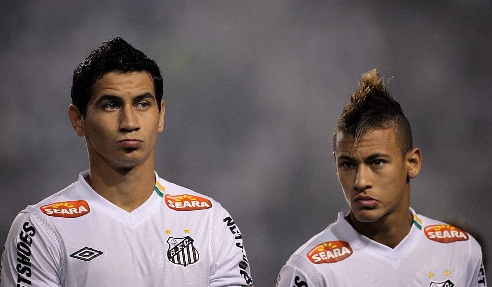 PH Ganso e Neymar eram os destaques no Santos. O meia era considerado um dos melhores jogadores da posição no Brasil, sendo para muitos melhor que o atual craque do PSG