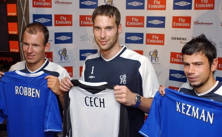 Após o bom desempenho na Euro, Robben foi contratado pelo Chelsea, juntamente com o goleiro Petr Cech e o artilheiro sério Kezman