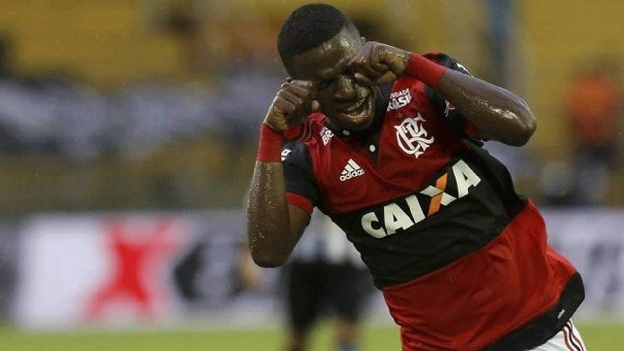 Vinícius Júnior relembrou o gesto de Souza (e de outros rubro-negros que repetiram depois) e fez o chororô na semifinal da Taça Guanabara de 2018