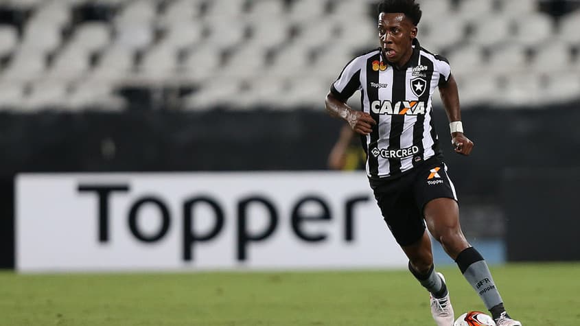 Moisés jogando pelo Botafogo