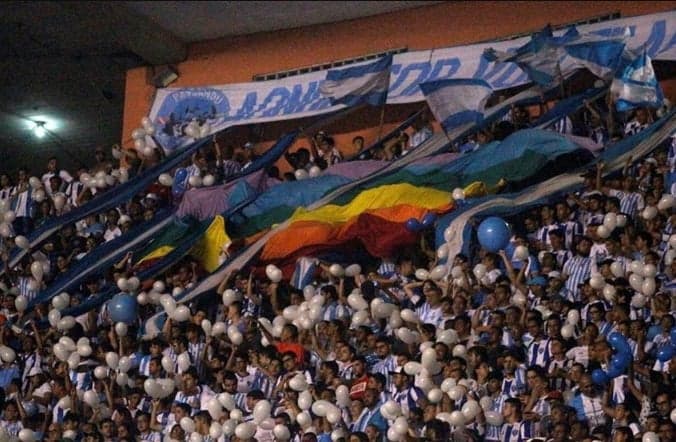 Torcida Banda Alma Celeste foi a primeira a manifestar apoio à causa LGBT em estádio de futebol e sofreu represália de outros torcedores do Paysandu