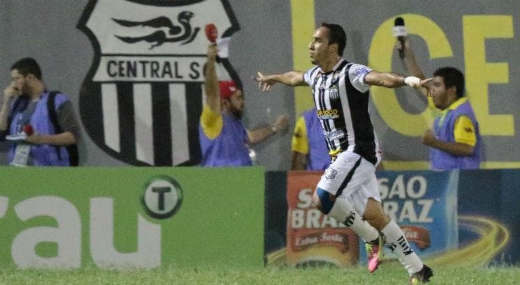 Leandro Costa marcou o gol da vitória do Central sobre o Sport