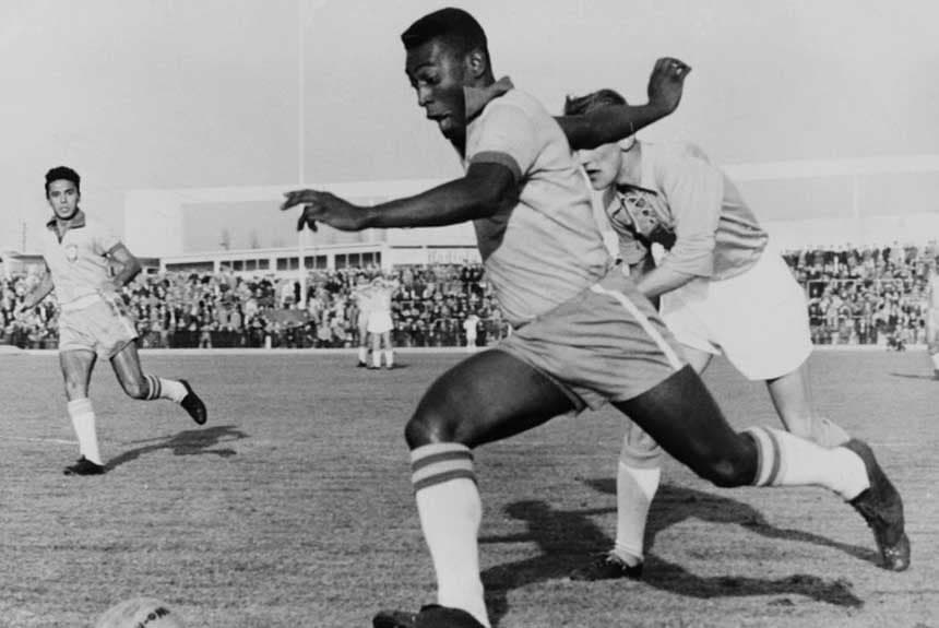O primeiro encontro foi em 1963, em um amistoso em Hamburgo e o Brasil ganhou por 2 a 1. A Seleção Brasileira, que tinha sido bicampeã mundial, teve seus gols anotados por Pelé e Coutinho