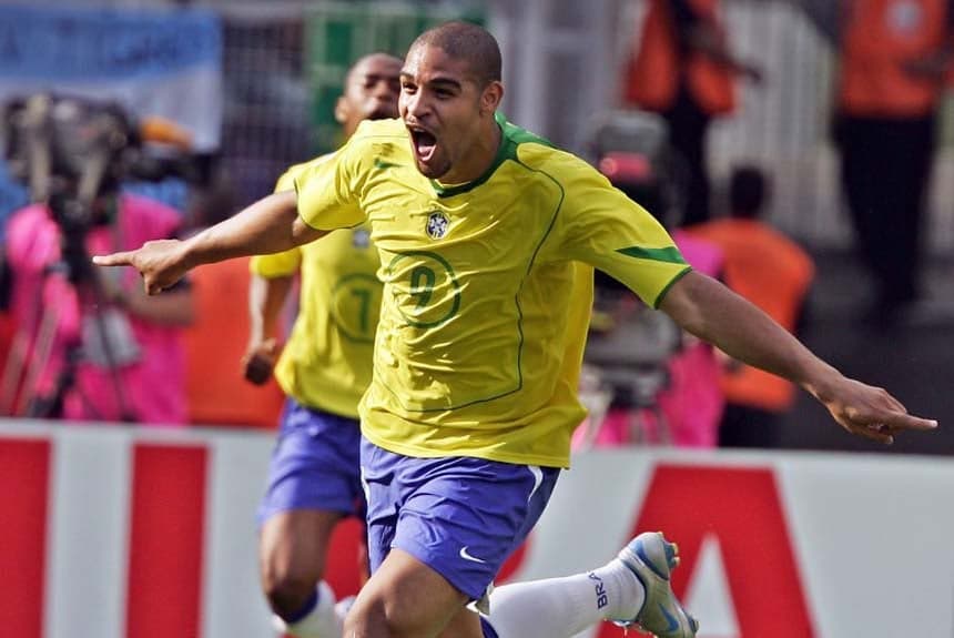 Em 2005 o duelo foi na Alemanha e pelas semifinais da Copa das Confederações. Brilhou a estrela de Adriano Imperador, que marcou duas vezes e ainda sofreu pênalti convertido por Ronaldinho Gaúcho: Brasil 3 a 2 e finalista.