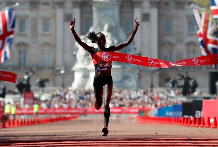 Vivian Cheruiyot, do Quênia, conquistou o primeiro lugar na prova feminina da Maratona de Londres