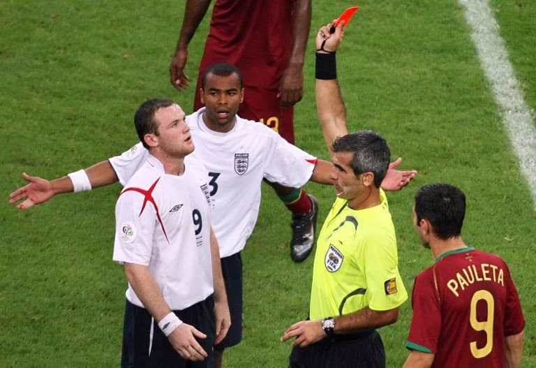 Rooney é expulso em Inglaterra x Portugal na Copa de 2006
