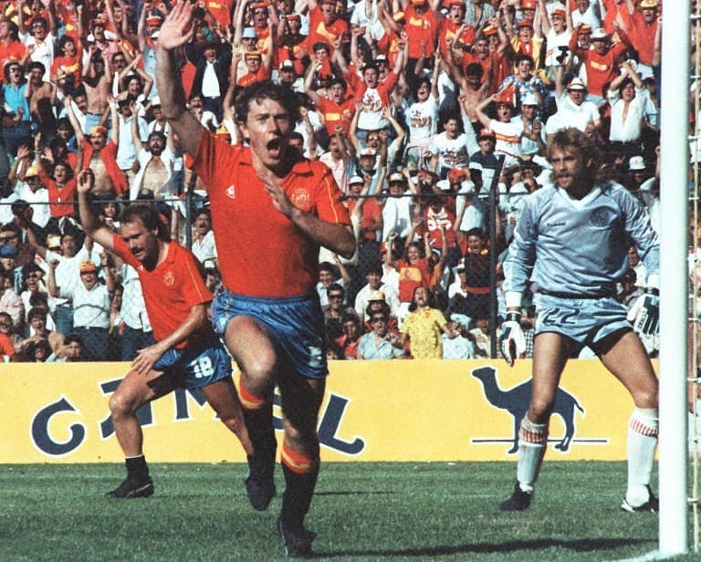 Butragueño marca pela Espanha contra a Dinamarca na Copa do Mundo de 1986