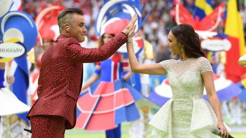 A música na cerimônia de abertura ficou a cargo do britânico Robbie Williams e da soprano russa Aida Garifullina