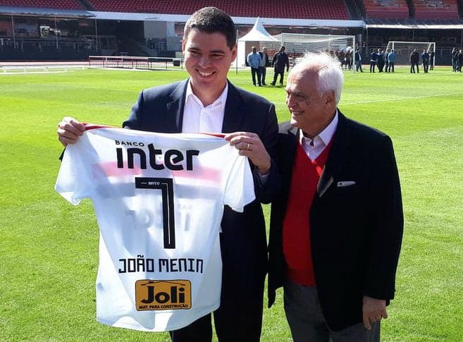 Leco fez questão de posar ao lado de João Menin, presidente do banco Inter, no lançamento da nova camisa