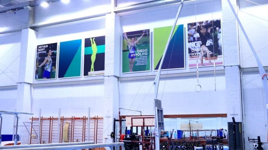 COB inaugura painel de fotos em homenagem a medalhistas olímpicos e mundiais no CT Time Brasil de ginástica artística