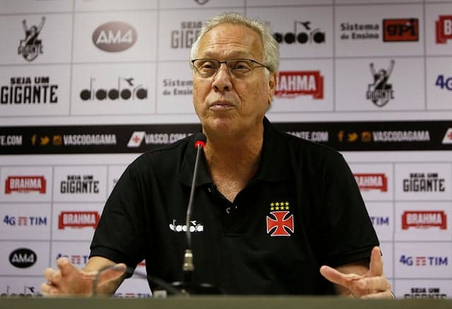 Alberto Bial, técnico do basquete do Vasco