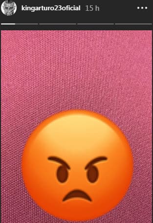 Vidal posta emoji irritado logo após vitória do Barcelona