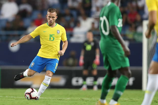 Arthur - com a camisa da Seleção Brasileira