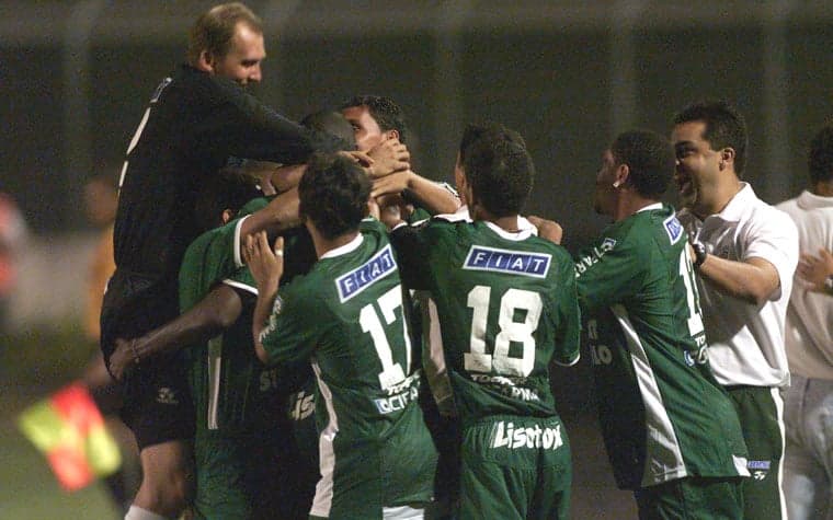 2003 - Goiás - do lanterna a Copa Sul-Americana