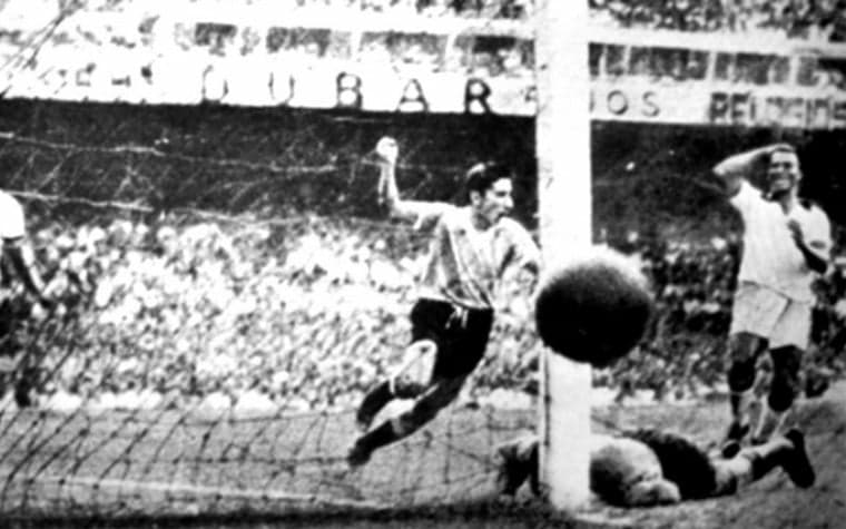 Final da Copa do Mundo de 1950 - 16 de julho Uruguai 2 x 1 Brasil - Rio de Janeiro, Brasil