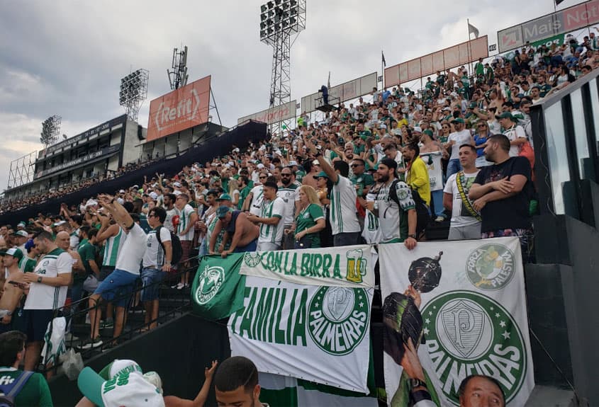 Torcida do Palmeiras comemorando no Allianz