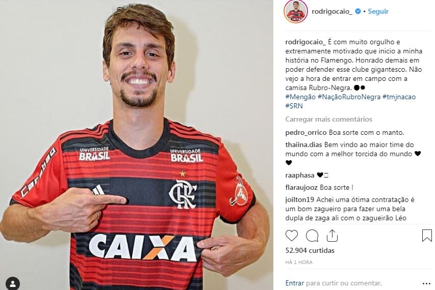 Rodrigo Caio publica foto com camisa do Flamengo