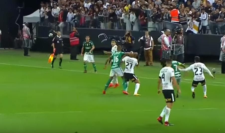 Deyverson - expulsão - Palmeiras x Corinthians - 2017