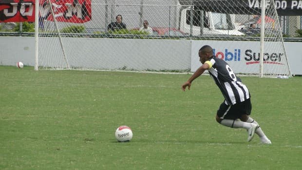 Dedé (ex-base) pelo Botafogo em 2013/14