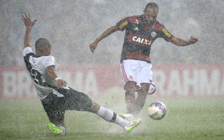 Flamengo 2x1 Vasco (jogo com chuva) - 22/3/2015