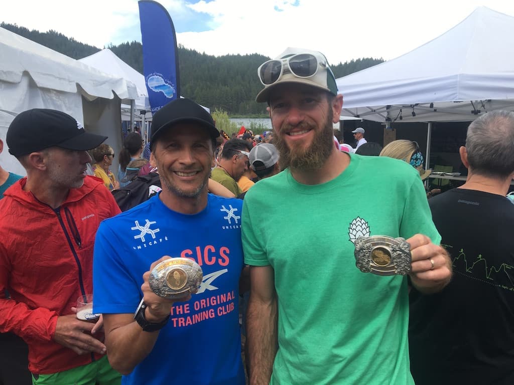 Iazaldir com Chris Price, campeão da Tahoe Rim Trail 100 mile Endurance Run. (Divulgação)