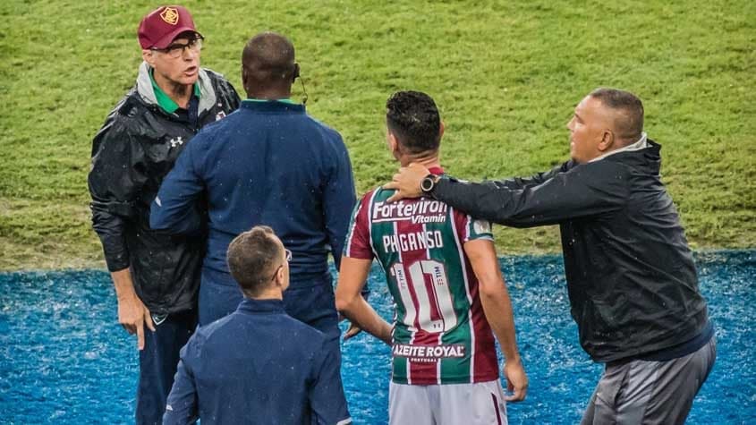 Fluminense x Santos - Ganso discute com Oswaldo de Oliveira