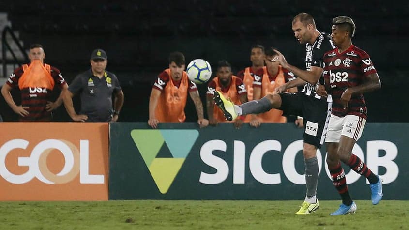 Botafogo x Flamengo - Carli