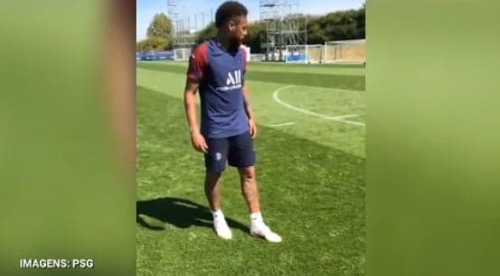 Neymar marca golaço em treino do PSG