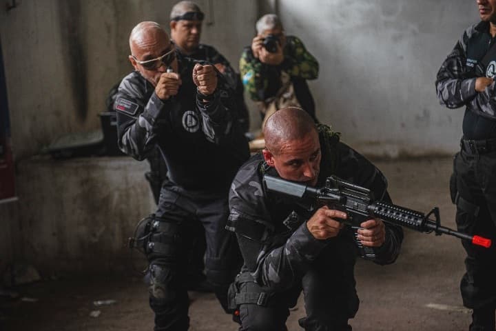 O curso é voltado para policiais e também para graduados em artes marciais que atuem no campo da segurança privada (Foto: Ilan Pillenberg)