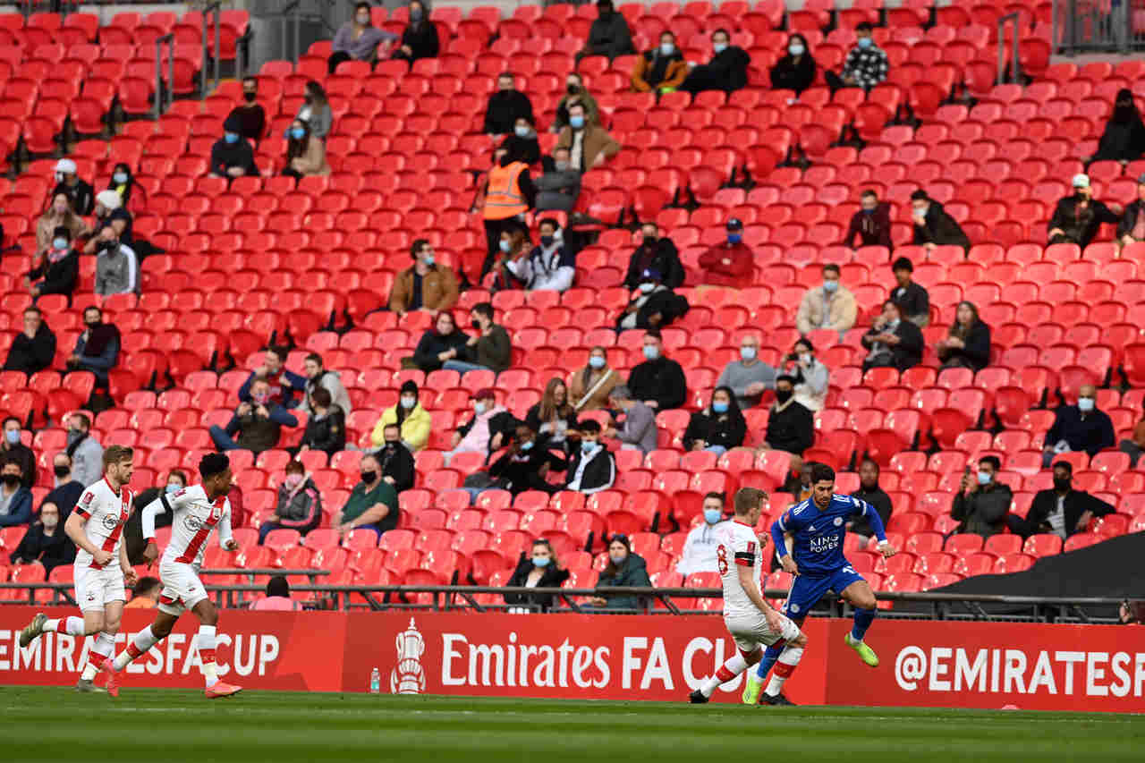 Leicester x Southampton - Torcedores no Estádio de Wembley