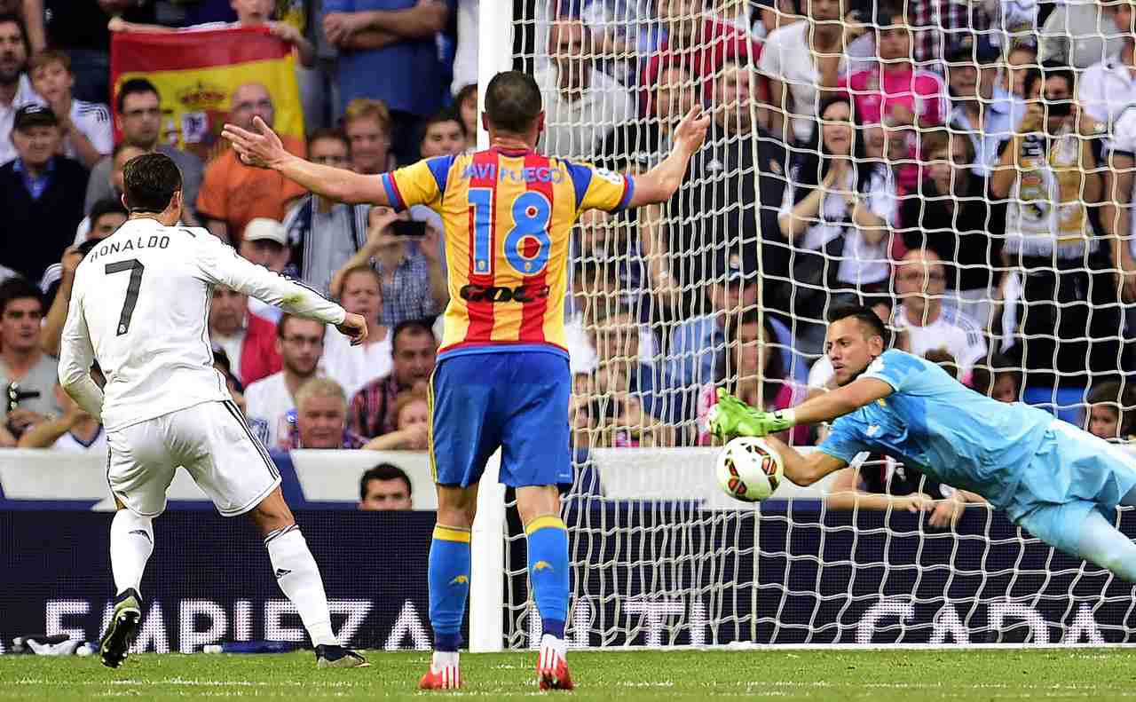 Real Madrid x Valencia - Diego Alves pegando pênalti de Cristiano Ronaldo