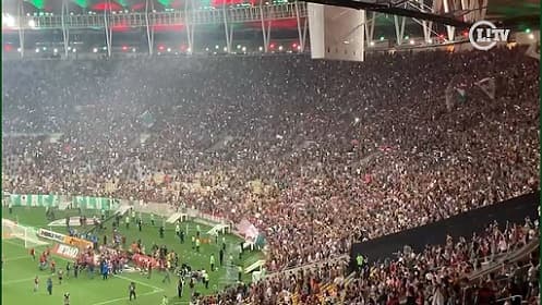 Festa dos jogadores do Fluminense com a torcida
