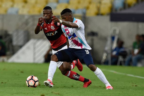 Flamengo x Junior Barranquilla em 2017 - Vini Jr. e Yony González