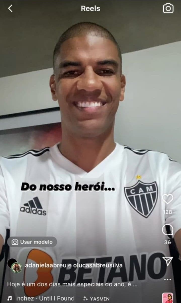 Leonardo Silva com a nova camisa do Atlético-MG