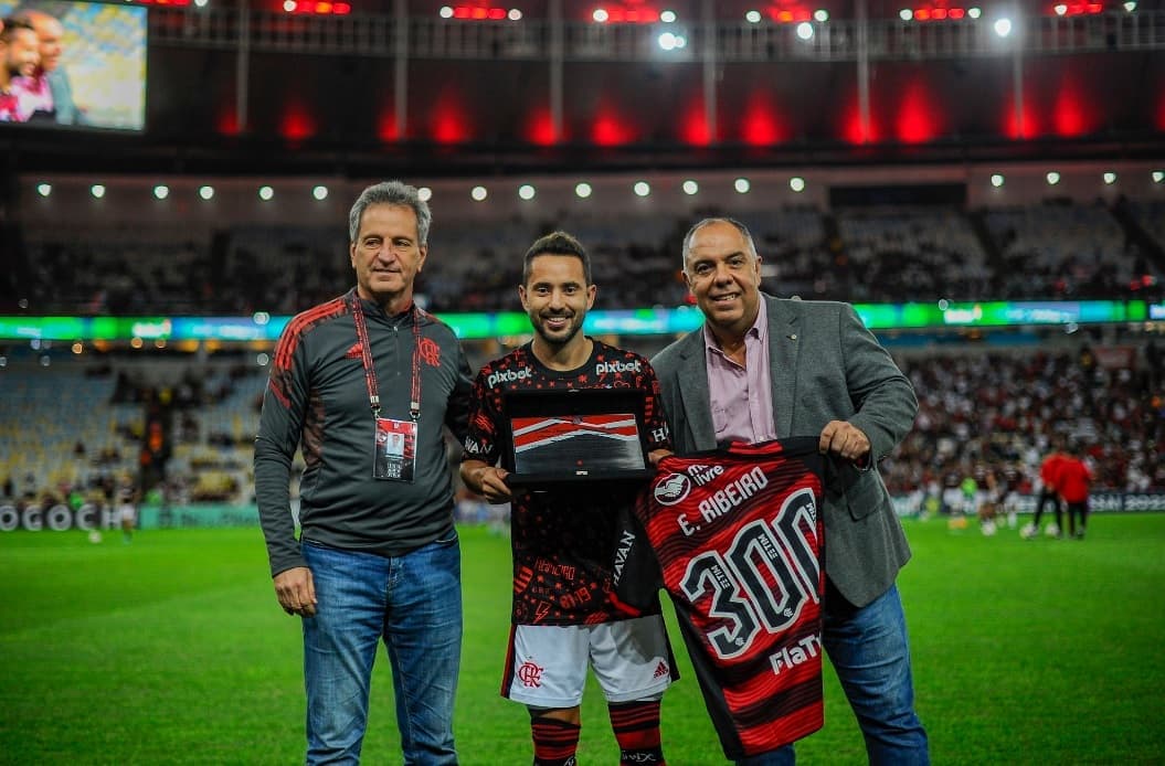 Everton Ribeiro, Rodolfo Landim e Marcos Braz