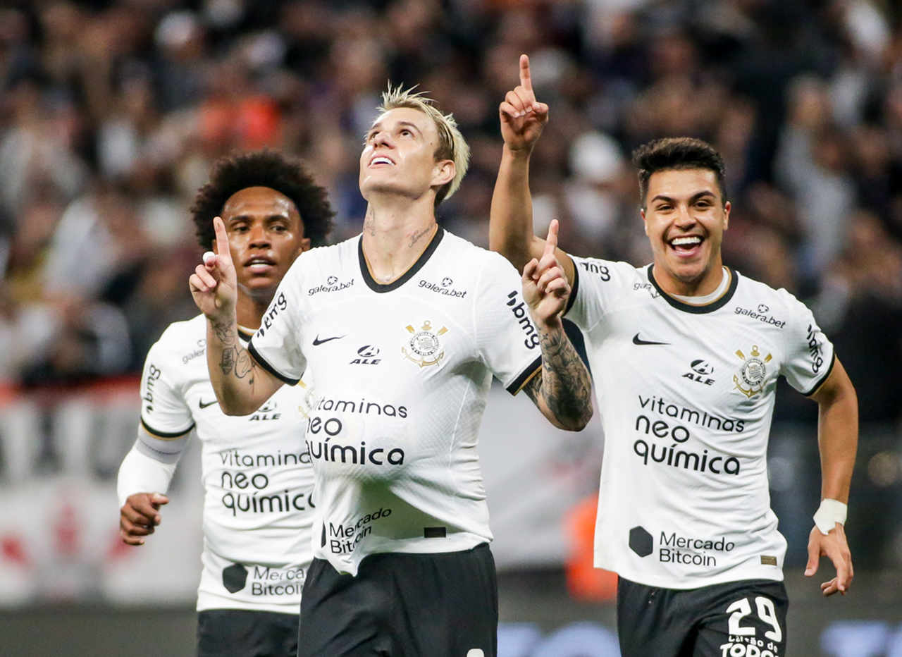 Corinthians x Coritiba - Willian, Roni e Róger Guedes