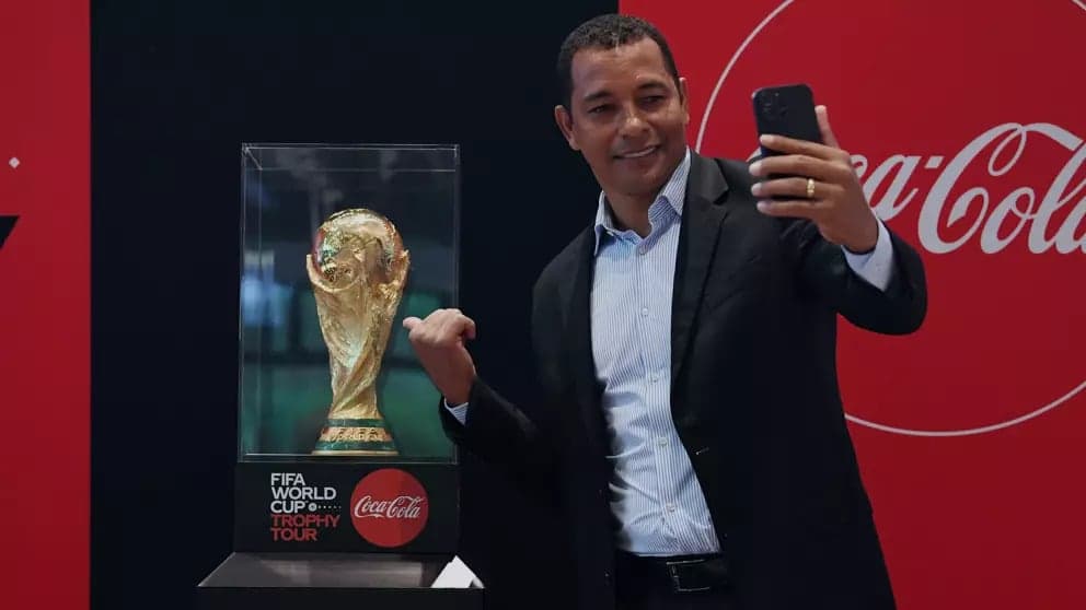 Turnê da taça da Copa do Mundo - Gilberto Silva