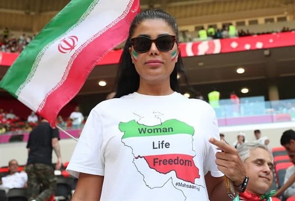 Gales x Irã - Copa do Mundo 2022: protesto de mulheres na arquibancada