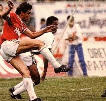 Roberto Dinamite enfrenta o Vasco