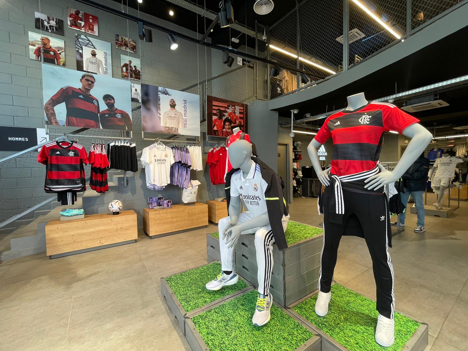Loja em Rabat vende camisas oficiais do Flamengo