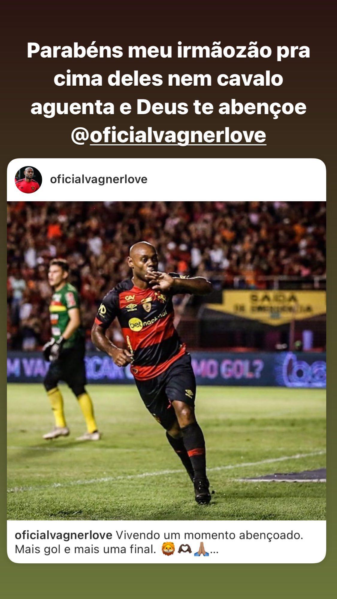 Adriano comenta post de Vágner Love