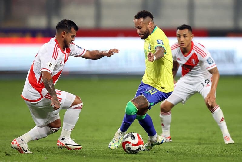 Neymar contra o Peru no segundo jogo da Seleção Brasileira comandanda por Diniz