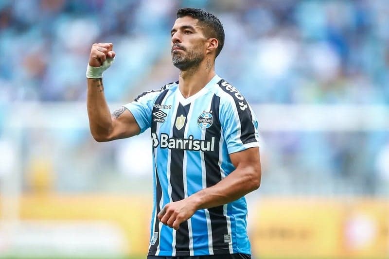 Suárez sai do Grêmio como um dos quatro principais goleadores em atividade no mundo