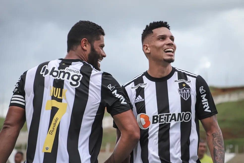Hulk e Paulinho, do Atlético-MG, poderiam ter sido contratados pelo Palmeiras