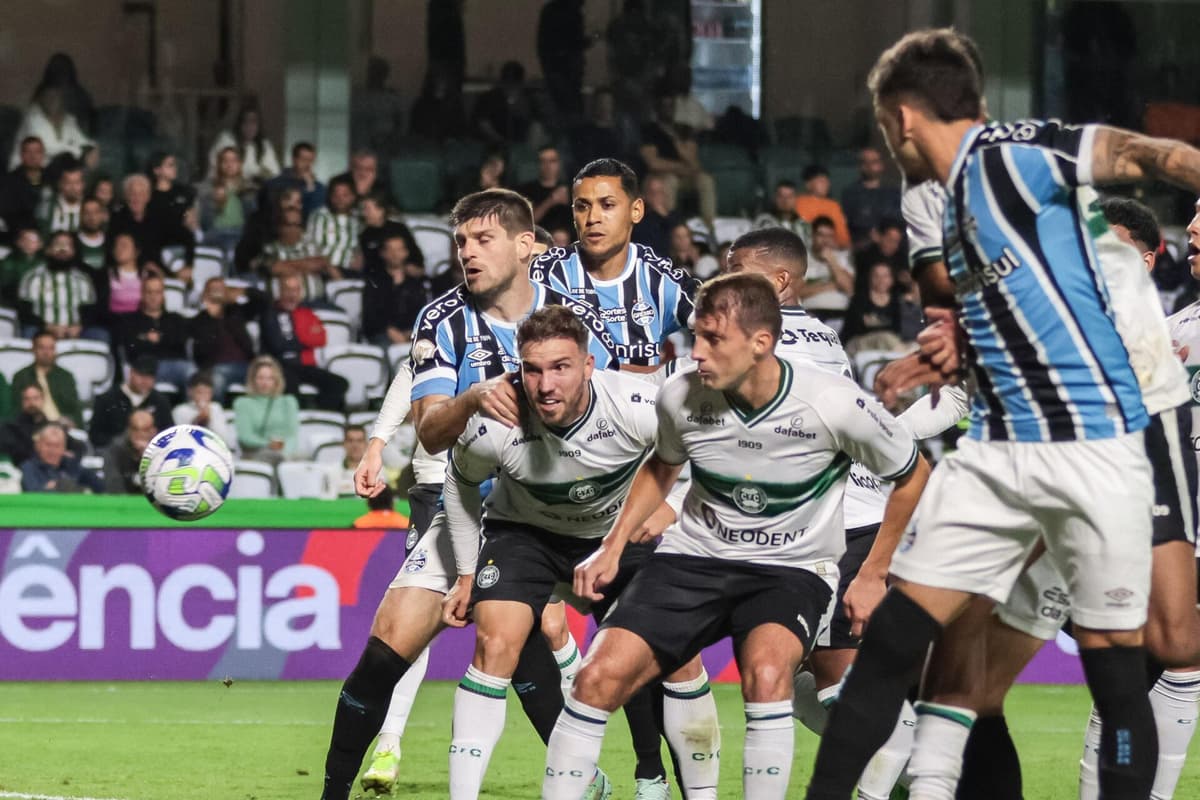 Grêmio Vence O Coritiba E Se Mantém No G4 Do Campeonato Brasileiro - Lance!