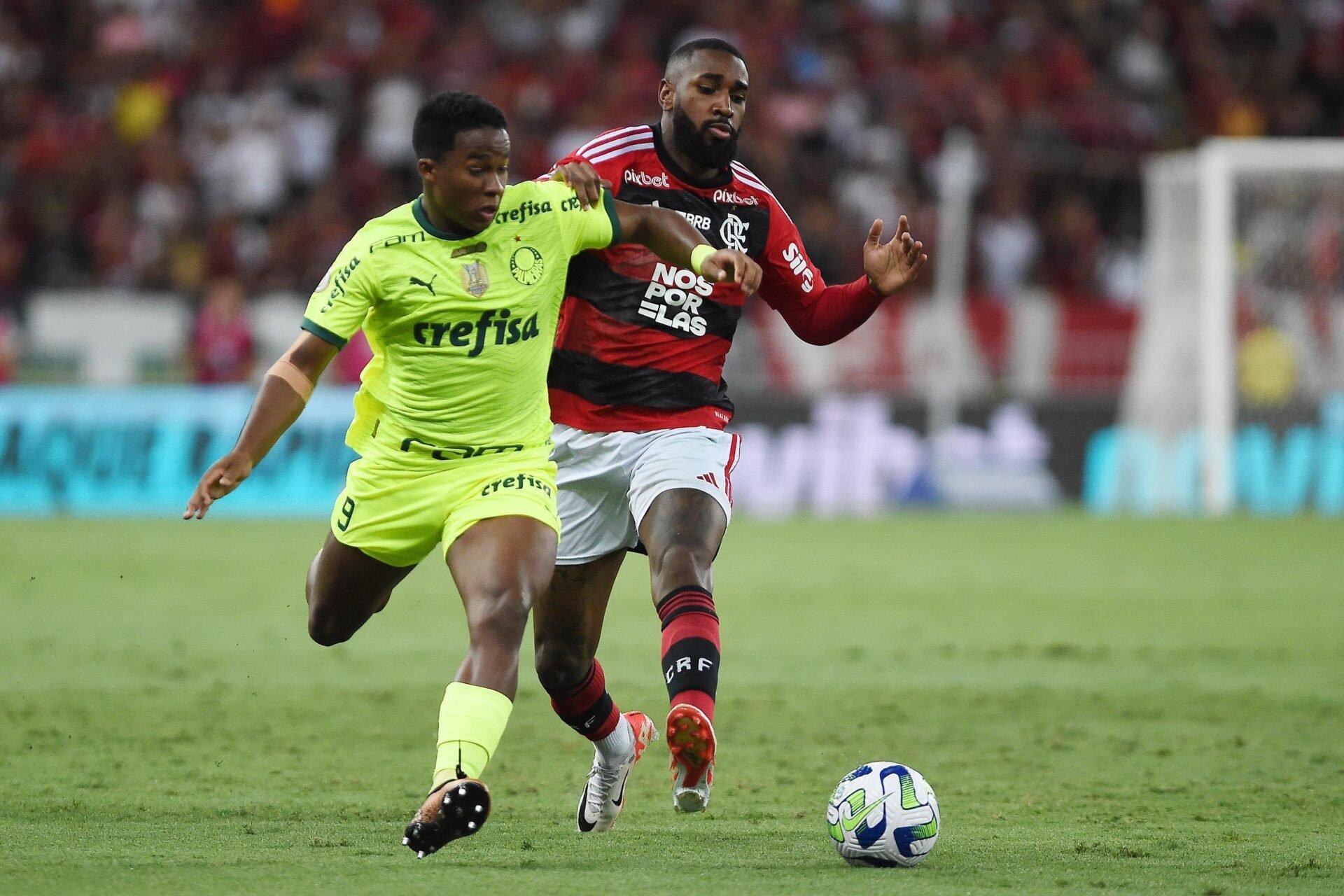 Partida entre Flamengo e Palmeiras pelo Campeonato Brasileiro Brasil 2023.