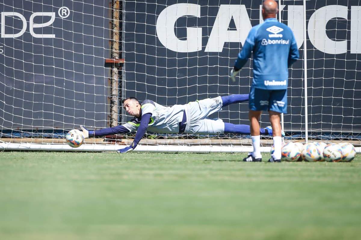 Cuiabano se machuca em treino; Marchesín treina com bola normalmente