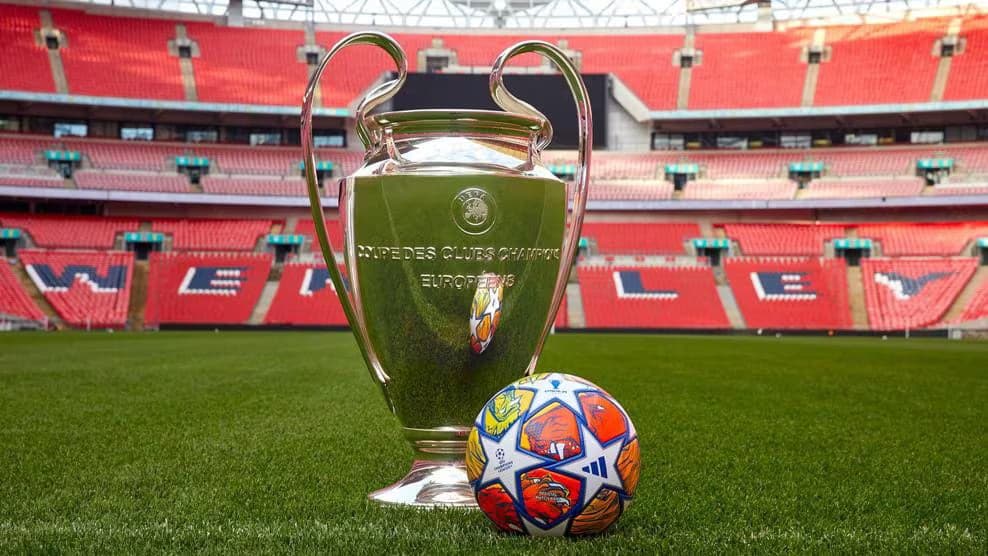 Champions League - Taça e Bola em Wembley