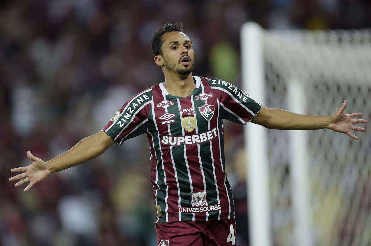 Em jogo atrasado pelo Brasileirão, o Fluminense recebe o Athletico-PR (Foto: Alexandre Loureiro/AGIF)